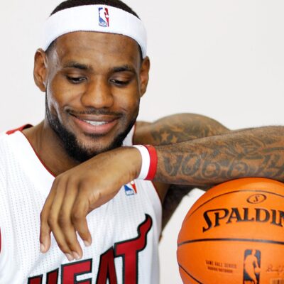 LeBron James In Talks With Warner Bros